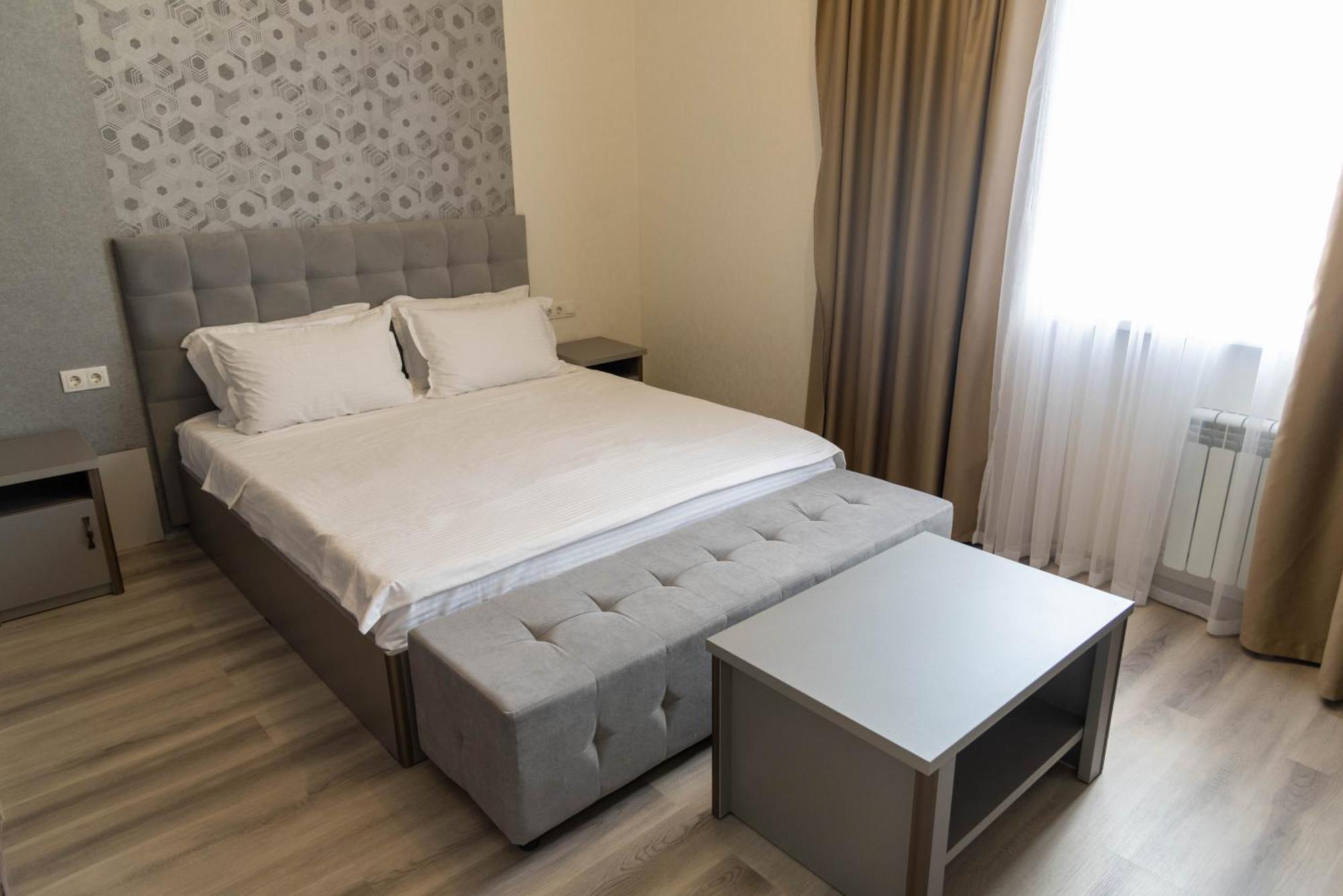 Dora Hotel Tsjimkent Eksteriør bilde